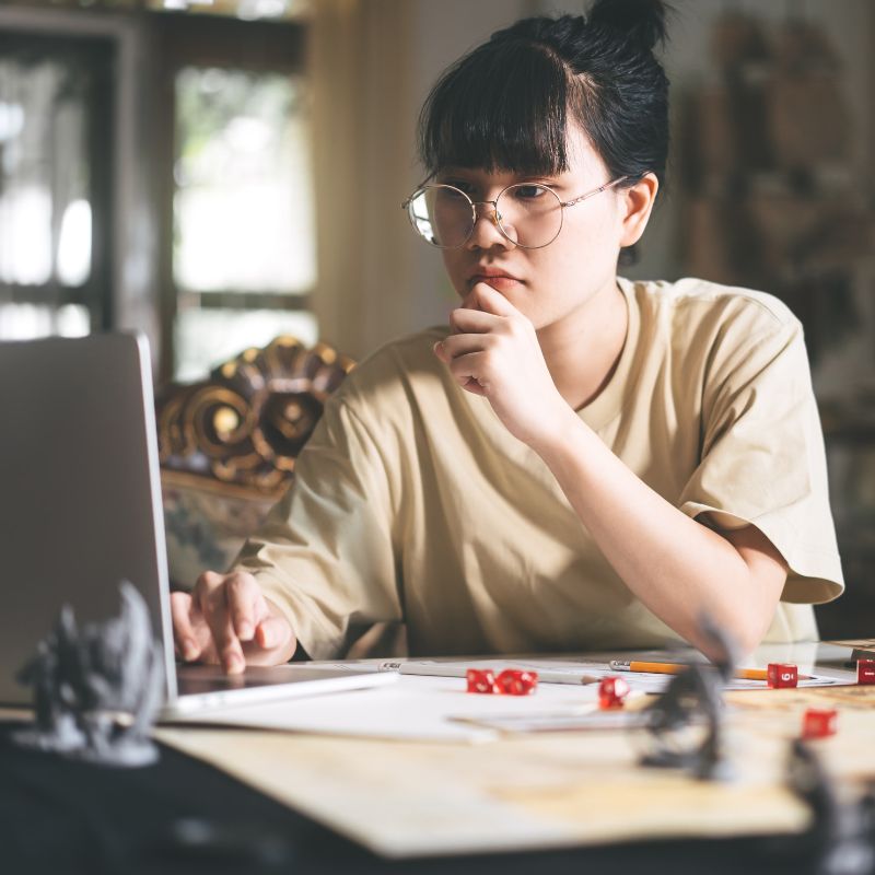 Woman playing D&D online
